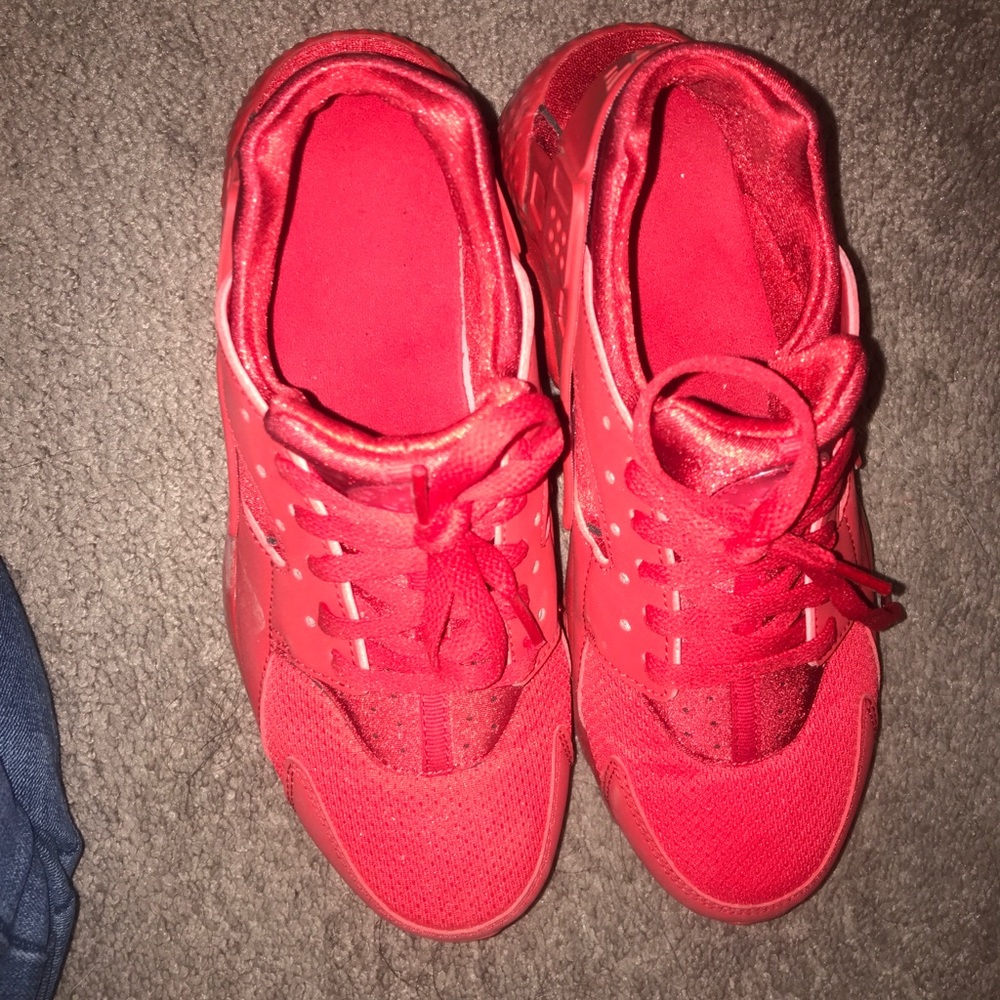 Red huaraches